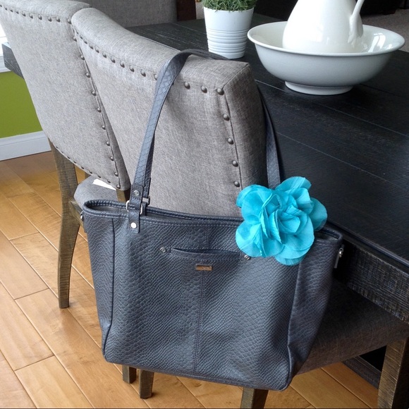 🌺Thirty-one flower clip or pin - Picture 3 of 5